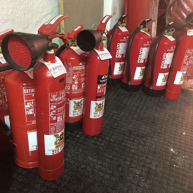 varios extintores